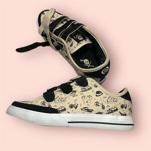 RARE Circa Lopez Velcro Skate Shoes 🤍